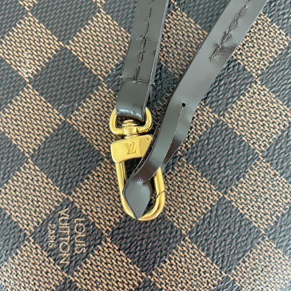 AUTH Louis Vuitton Damier Wristlet - Picture 7 of 12